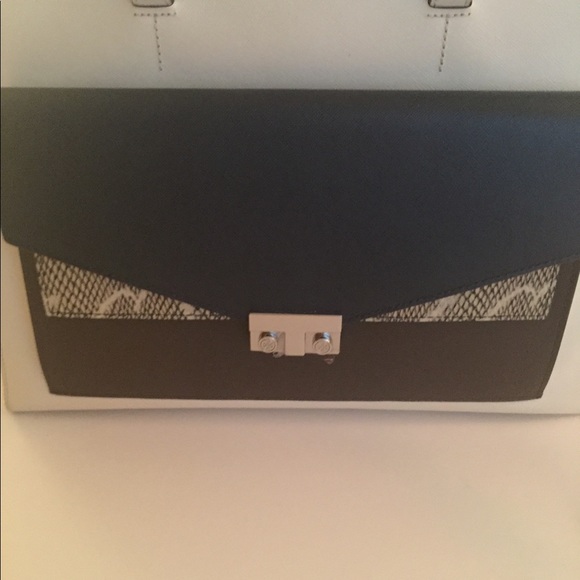 Tory Burch tote purse white with navy & snake - Picture 2 of 8